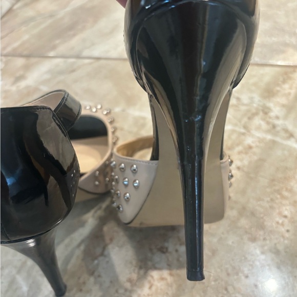 Rock & Republic Black and Cream Peep-Toe Heels - Picture 5 of 10